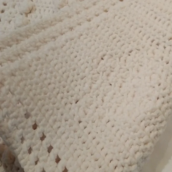 Vintage Vanilla Crocheted Knitted Throw 31 In Wide By 54 Inches Long